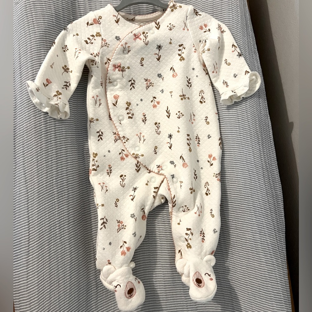 NWOT Carter’s Quilted Floral Button Footed Onesie; Size 6 months